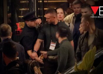 RAW: Protesters Lambast Justin Trudeau and Volodymyr Zelenskyy in Toronto