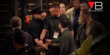 RAW: Protesters Lambast Justin Trudeau and Volodymyr Zelenskyy in Toronto